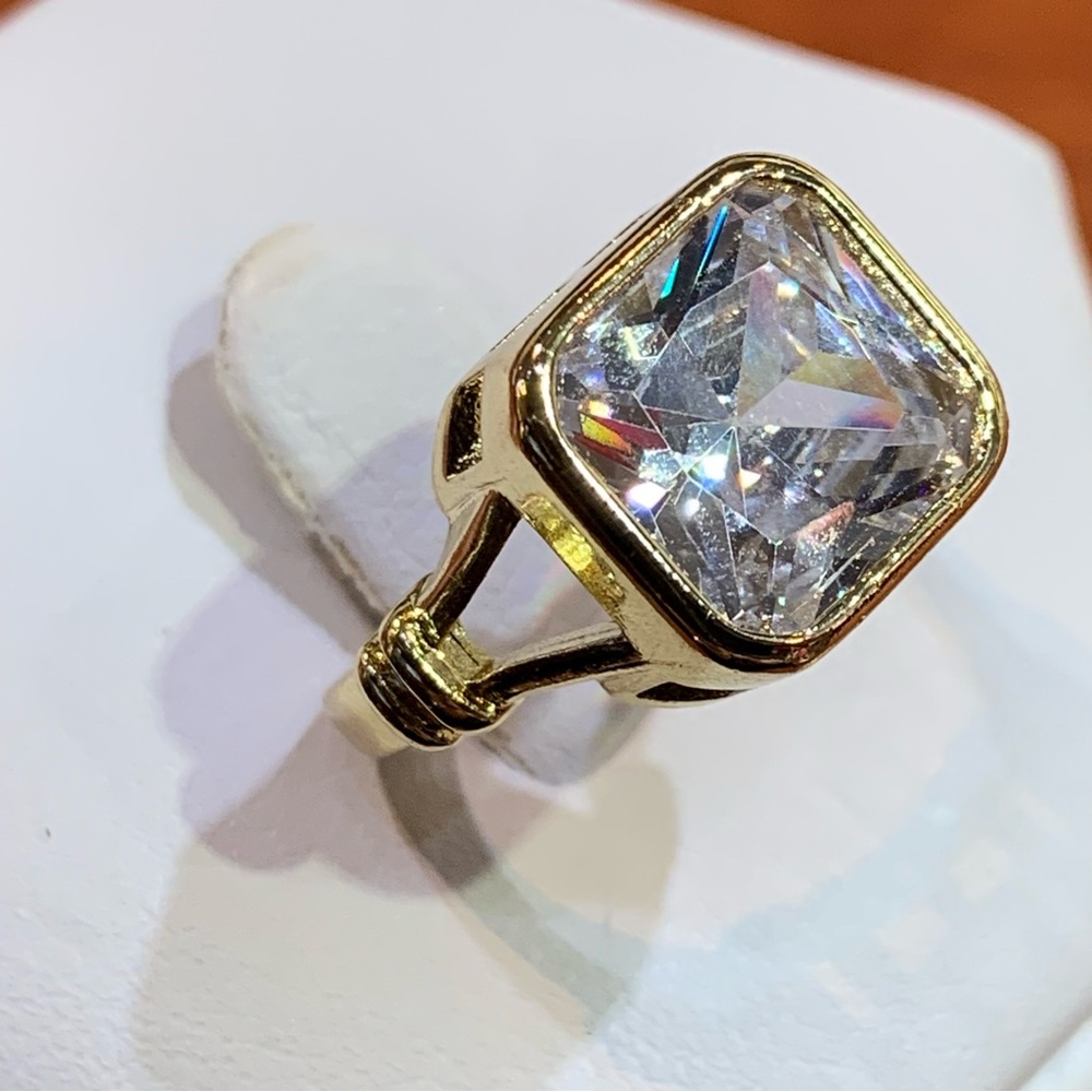 18k yellow gold-plated on base metal ring with square-cut gemstone